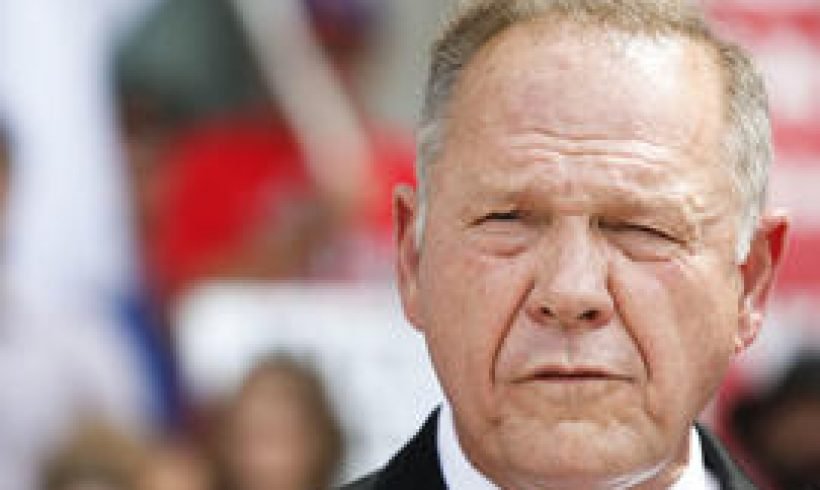 Moore’s former colleague says it was “common knowledge” he dated teens Moore’s former colleague says it was “common knowledge” he dated teens