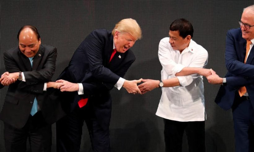 Philippine president Duterte kicks off Asian summit, shakes hands with Trump Philippine president Duterte kicks off Asian summit, shakes hands with Trump