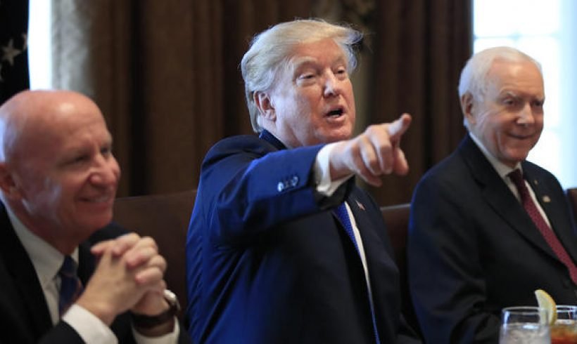 Trump meets with GOP lawmakers on taxes