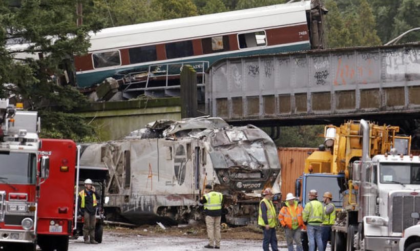 At least 3 killed in Amtrak derailment in Washington state