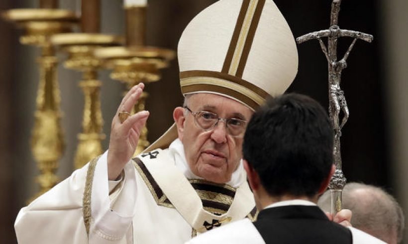 Pope Francis defends immigrants at Christmas Eve Mass Pope Francis defends immigrants at Christmas Eve Mass