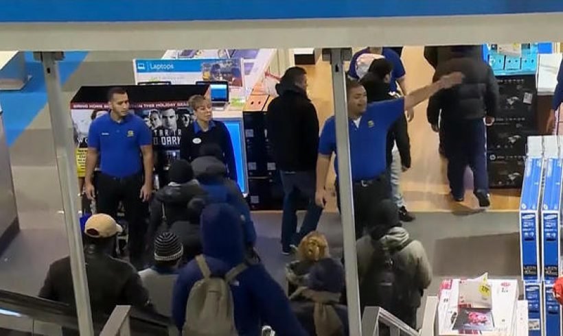 Stores were ready for last-minute “Panic Saturday” shoppers Stores were ready for last-minute “Panic Saturday” shoppers