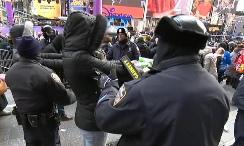 “I don’t live in fear”: Tight security in U.S. cities for New Year’s Eve