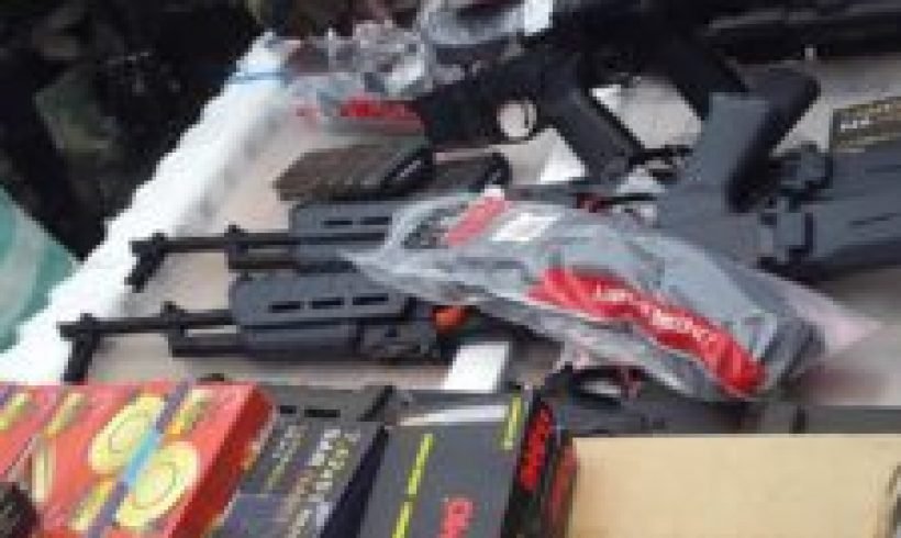 Une vingtaine d’armes automatiques et plus de 20 000 cartouches découvertes au port de Port-au-Prince Une vingtaine d’armes automatiques et plus de 20 000 cartouches découvertes au port de Port-au-Prince